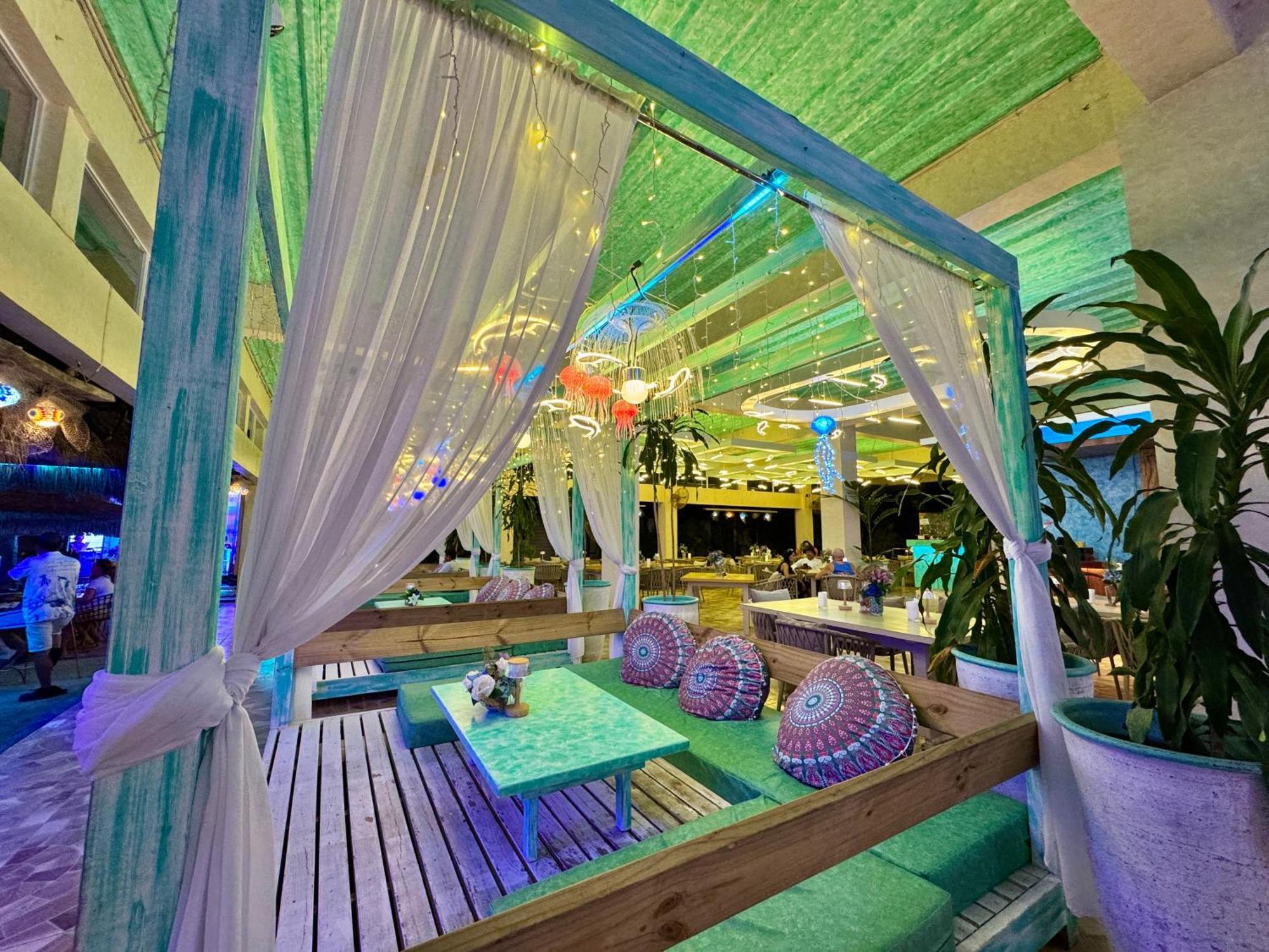 Casa Pilar Beach Resort Manoc-Manoc Exterior photo